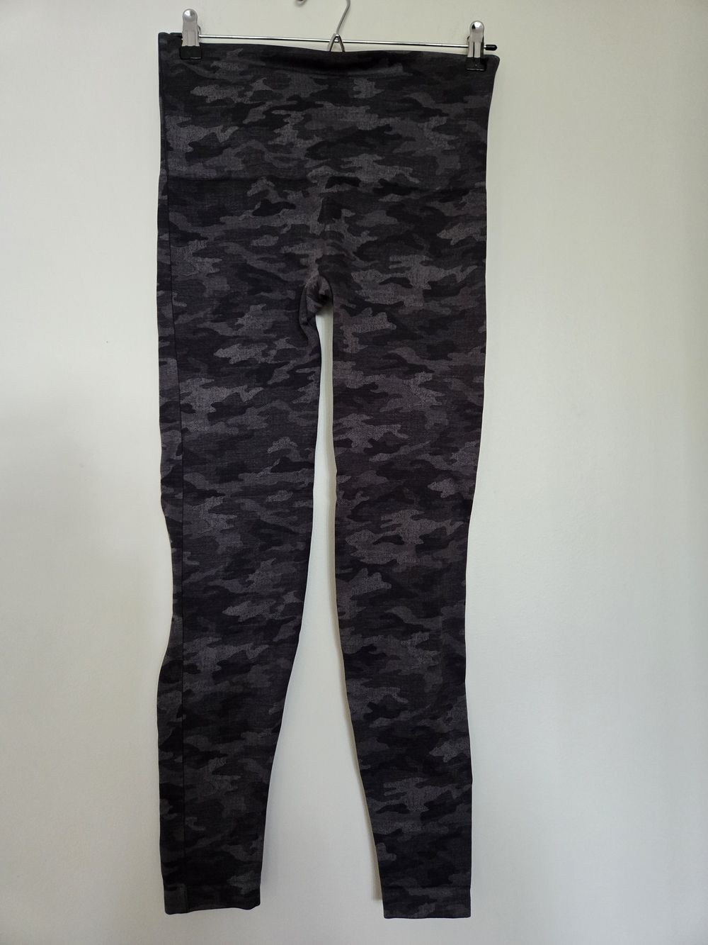 SPANX Gray & Black Camo Leggings